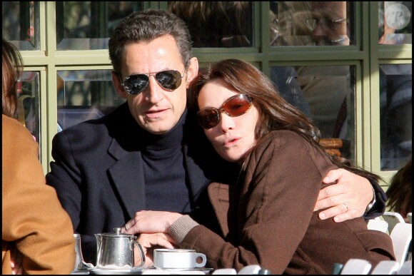 NICOLAS SARKOZY ET SA FEMME CARLA BRUNI ACCOMPAGNES DE MAURIZIO REMMERT, PERE DE CARLA ET DE SA FEMME MARCIA DE LUCA SONT ALLES SE PROMENER EN FORET AVANT DE PRENDRE UN CAFE A LA FLOTILLE. LE COUPLE A PASSE LEUR PREMIERE NUIT DANS LA RESIDENCE "LE PAVILLON DE LA LANTERNE". 03/02/2008 - Versailles
