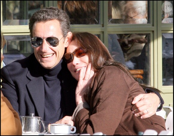 NICOLAS SARKOZY ET SA FEMME CARLA BRUNI ACCOMPAGNES DE MAURIZIO REMMERT, PERE DE CARLA ET DE SA FEMME MARCIA DE LUCA SONT ALLES SE PROMENER EN FORET AVANT DE PRENDRE UN CAFE A LA FLOTILLE. LE COUPLE A PASSE LEUR PREMIERE NUIT DANS LA RESIDENCE "LE PAVILLON DE LA LANTERNE". 03/02/2008 - Versailles