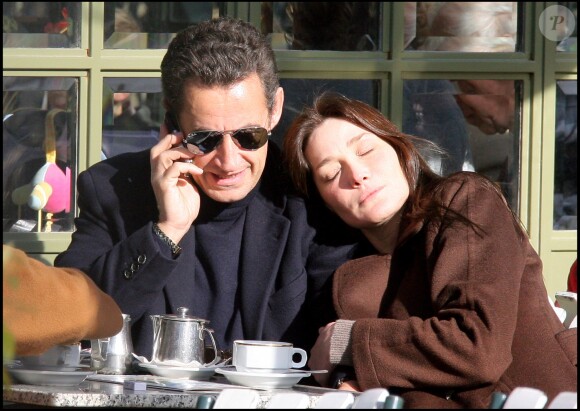 NICOLAS SARKOZY ET SA FEMME CARLA BRUNI ACCOMPAGNES DE MAURIZIO REMMERT, PERE DE CARLA ET DE SA FEMME MARCIA DE LUCA SONT ALLES SE PROMENER EN FORET AVANT DE PRENDRE UN CAFE A LA FLOTILLE. LE COUPLE A PASSE LEUR PREMIERE NUIT DANS LA RESIDENCE "LE PAVILLON DE LA LANTERNE". 03/02/2008 - Versailles