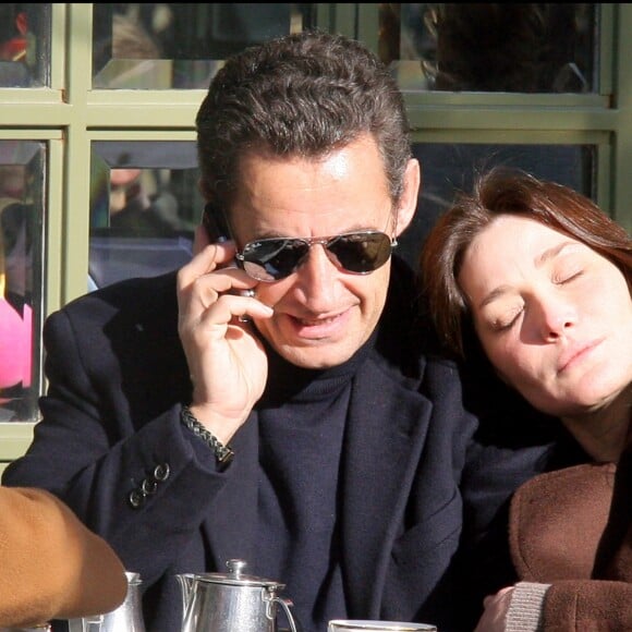 NICOLAS SARKOZY ET SA FEMME CARLA BRUNI ACCOMPAGNES DE MAURIZIO REMMERT, PERE DE CARLA ET DE SA FEMME MARCIA DE LUCA SONT ALLES SE PROMENER EN FORET AVANT DE PRENDRE UN CAFE A LA FLOTILLE. LE COUPLE A PASSE LEUR PREMIERE NUIT DANS LA RESIDENCE "LE PAVILLON DE LA LANTERNE". 03/02/2008 - Versailles