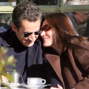 NICOLAS SARKOZY ET SA FEMME CARLA BRUNI ACCOMPAGNES DE MAURIZIO REMMERT, PERE DE CARLA ET DE SA FEMME MARCIA DE LUCA SONT ALLES SE PROMENER EN FORET AVANT DE PRENDRE UN CAFE A LA FLOTILLE. LE COUPLE A PASSE LEUR PREMIERE NUIT DANS LA RESIDENCE "LE PAVILLON DE LA LANTERNE". 03/02/2008 - Versailles