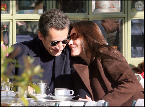 NICOLAS SARKOZY ET SA FEMME CARLA BRUNI ACCOMPAGNES DE MAURIZIO REMMERT, PERE DE CARLA ET DE SA FEMME MARCIA DE LUCA SONT ALLES SE PROMENER EN FORET AVANT DE PRENDRE UN CAFE A LA FLOTILLE. LE COUPLE A PASSE LEUR PREMIERE NUIT DANS LA RESIDENCE "LE PAVILLON DE LA LANTERNE". 03/02/2008 - Versailles