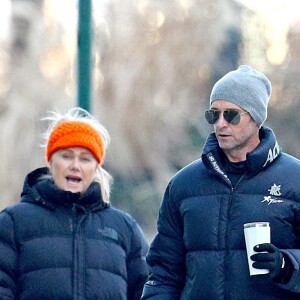 Exclusif - Hugh Jackman et sa femme Deborra-lee Furness promènent leurs chiens Dali et Allegra dans les rues de New York, le 29 janvier 2018