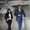 Le prince Harry et sa fiancée Meghan Markle arrivent à pied sous la pluie à la soirée Endeavour Fund Awards au Goldsmith Hall à Londres le 1er février 2018.