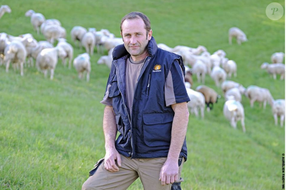 Vincent, 45 ans et père de deux enfants, est éleveur de brebis allaitantes en Occitanie. C'est un candidat de "L'amour est dans le pré 2017".