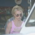 Exclusif - Britney Spears prend de l'essence dans une station service à Los Angeles. Le 31 janvier 2018