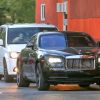 Exclusif - Kim Kardashian et sa soeur Khloe Kardashian enceinte vont se rendent au McDrive en Rolls-Royce Phantom le 7 février 2018.  Exclusive - For Germany call for price - Calabasas, CA - Pregnant Khloe Kardashian can't refuse want her expecting baby wants as she goes through the McDonald's drive-thru to get another bite to eat after having lunch earlier at Catch LA while Kim sat in the passenger side. The car behind them noticed it was Khloe and Kim and can be seen try to snap a photo with their phone.07/02/2018 - Calabasas
