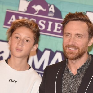 David Guetta et son fils Tim Elvis à la soirée MTV Europe Music Awards au Arena Wembley à Londres, le 12 novembre 2017