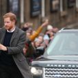  Le prince Harry et Meghan Markle saluent les habitants d'Edimbourg sur l'esplanade du château le 13 février 2018.  