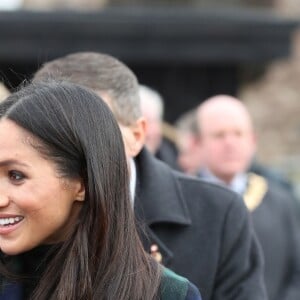 Le prince Harry et Meghan Markle saluent les habitants d'Edimbourg sur l'esplanade du château le 13 février 2018. 