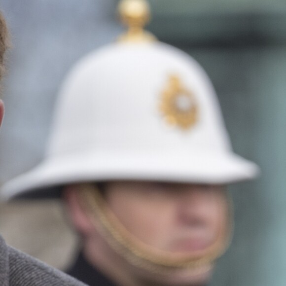 Le prince Harry et Meghan Markle saluent les habitants d'Edimbourg sur l'esplanade du château le 13 février 2018. 