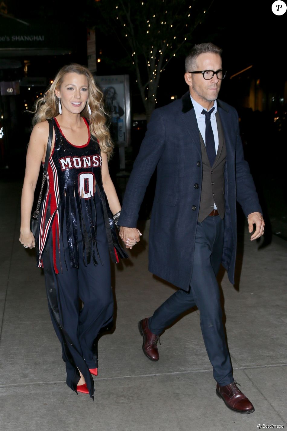 Blake Lively Et Son Mari Ryan Reynolds Sortent Main Dans La Main De La Projection Du Film All I 