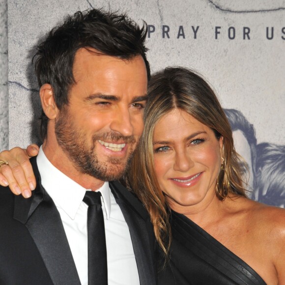 Justin Theroux et sa compagne Jennifer Aniston à la première de "Leftovers - Saison 3" à Los Angeles, le 5 avril 2017.