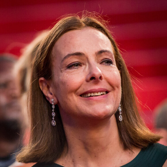 Carole Bouquet très émue lors de la descente des marches du film "The Little Prince" (Le Petit Prince) lors du 68 ème Festival International du Film de Cannes à Cannes le 22 mai 2015, le film produit par son fils Dimitri Rassam.