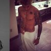Justin Bieber pour Calvin Klein à gauche. Le même sur Instagram à droite, janvier 2015. Le chanteur se fiche des critiques qui l'accuse d'avoir été photosphoppé pour la campagne Calvin Klein.