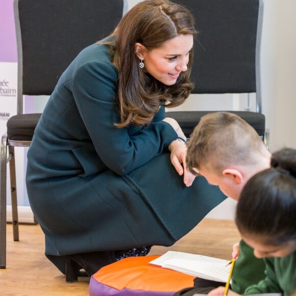 Kate Middleton, duchesse de Cambridge, enceinte, et le prince William ont visité le centre culturel The Fire Station à Sunderland le 21 février 2018.