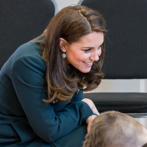 Kate Middleton, duchesse de Cambridge, enceinte, et le prince William ont visité le centre culturel The Fire Station à Sunderland le 21 février 2018.