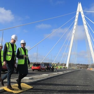 Kate Middleton, duchesse de Cambridge, enceinte, et le prince William ont découvert en avant-première le Northern Spire, un nouveau pont monumental à Sunderland le 21 février 2018.