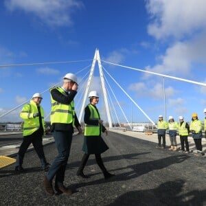 Kate Middleton, duchesse de Cambridge, enceinte, et le prince William ont découvert en avant-première le Northern Spire, un nouveau pont monumental à Sunderland le 21 février 2018.