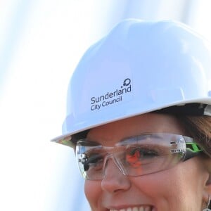 Kate Middleton, duchesse de Cambridge, enceinte, et le prince William ont découvert en avant-première le Northern Spire, un nouveau pont monumental à Sunderland le 21 février 2018.