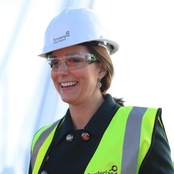 Kate Middleton, duchesse de Cambridge, enceinte, et le prince William ont découvert en avant-première le Northern Spire, un nouveau pont monumental à Sunderland le 21 février 2018.