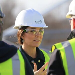 Kate Middleton, duchesse de Cambridge, enceinte, et le prince William ont découvert en avant-première le Northern Spire, un nouveau pont monumental à Sunderland le 21 février 2018.