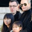 Laeticia Hallyday et ses filles Jade et Joy devant l'église de la Madeleine pour les obsèques de Johnny Hallyday à Paris, le 9 décembre 2017. © Veeren/Bestimage