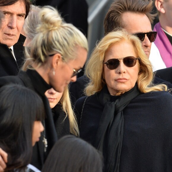 Laura Smet, Tony Scotti, Laeticia Hallyday, ses filles Joy et Jade, Sylvie Vartan - Sorties de l'église de la Madeleine après les obsèques de Johnny Hallyday à Paris le 9 décembre 2017. © Veeren / Bestimage