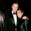 Le prince Carlos von Hohenzollern en juin 2007 chez Maxim's à Paris, avec sa compagne Salima Khatibi. Le 23 février 2018, le prince, âgé de 39 ans, a trouvé la mort en chutant du 21e étage de l'hôtel Intercontinental de Francfort.
