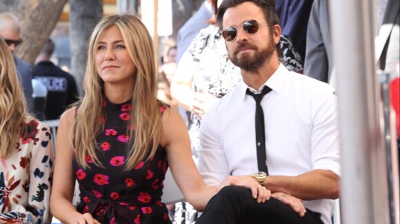 Justin Theroux se console tendrement après sa rupture avec Jennifer Aniston