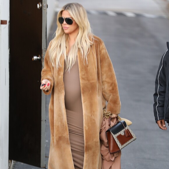 Khloe Kardashian (enceinte) dans les rues de Woodland Hills le 21 février 2018