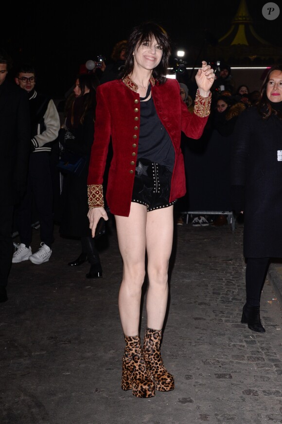 Charlotte Gainsbourg arrive au défilé Saint Laurent à l'occasion de la Fashion Week de Paris pour les collelctions automne/hiver 2018/2019 le 27 février 2018