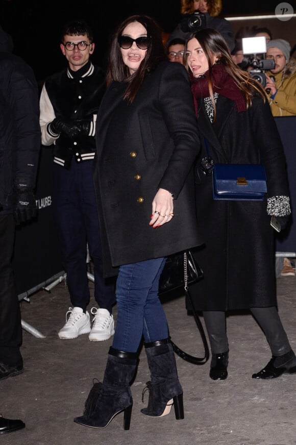 Béatrice Dalle arrive au défilé Saint Laurent à l'occasion de la Fashion Week de Paris pour les collelctions automne/hiver 2018/2019 le 27 février 2018