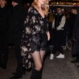 Rosie Huntington-Whiteley arrive au défilé Saint Laurent à l'occasion de la Fashion Week de Paris pour les collelctions automne/hiver 2018/2019 le 27 février 2018