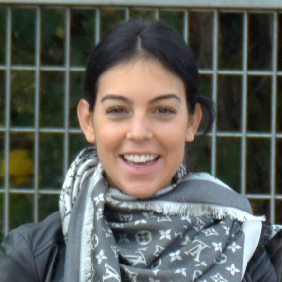 Exclusif - Georgina Rodriguez enceinte assiste au match de football de Cristiano Jr, le fils de Cristiano Ronaldo à Madrid, le 4 novembre 2017.