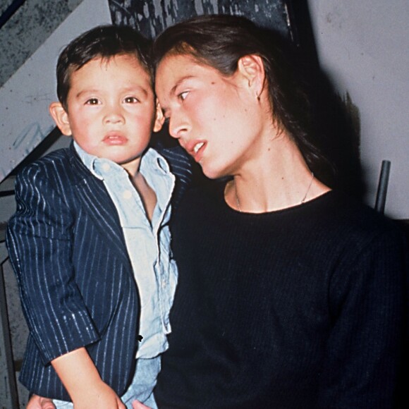 Lulu Gainsbourg et sa mère Bambou en 1998.  