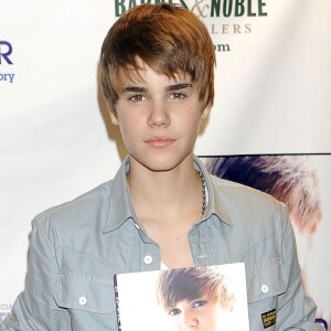 Justin Bieber pour la promotion de son livre "First Step 2 For Ever" à New York le 26 novembre 2010