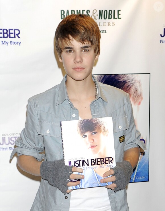 Justin Bieber pour la promotion de son livre "First Step 2 For Ever" à New York le 26 novembre 2010