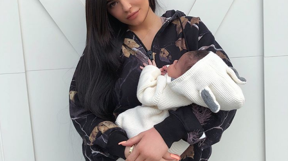 Kylie Jenner maman : Premiers portraits de sa petite Stormi, à croquer