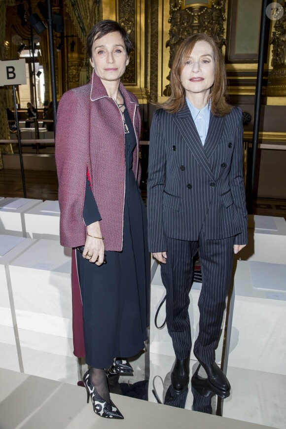 Kristin Scott Thomas et Isabelle Huppert  - Défilé de mode prêt à porter Automne Hiver 2018/2019 "Stella McCartney" à l'Opéra Garnier. Paris, le 5 mars 2018. © Olivier Borde / Bestimage