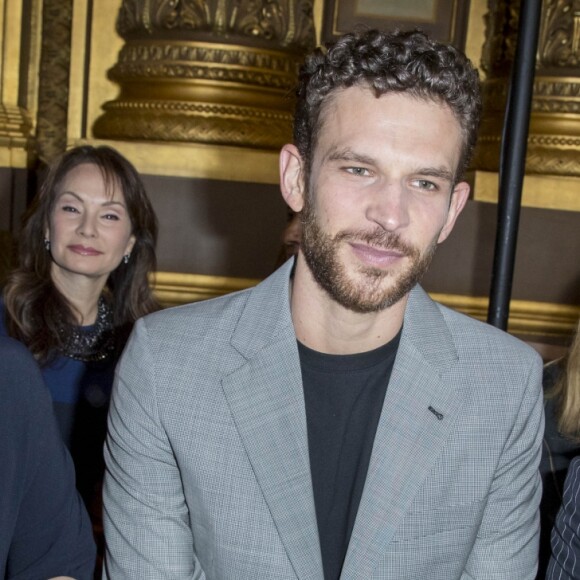 Kristin Scott Thomas, Arnaud Valois et Isabelle Huppert - Défilé de mode prêt à porter Automne Hiver 2018/2019 "Stella McCartney" à l'Opéra Garnier. Paris, le 5 mars 2018. © Olivier Borde / Bestimage