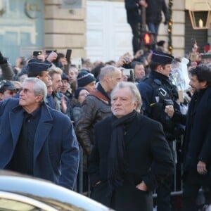 Marc Lavoine et son fils Roman, Claude Lelouch et guest - Arrivée du convoi funéraire de la dépouille du chanteur Johnny Hallyday et des personnalités sur la place de La Madeleine à Paris. Le 9 décembre 2017