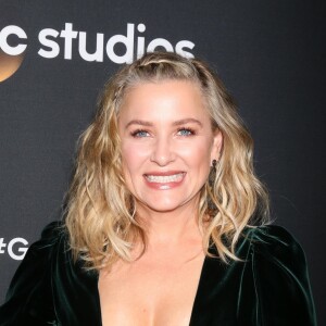 Jessica Capshaw - Les acteurs de 'Greys Anatomy' réunis pour fêter la diffusion du 300ème épisode de la série au restaurant TAO à Hollywood, le 5 novembre 2017.