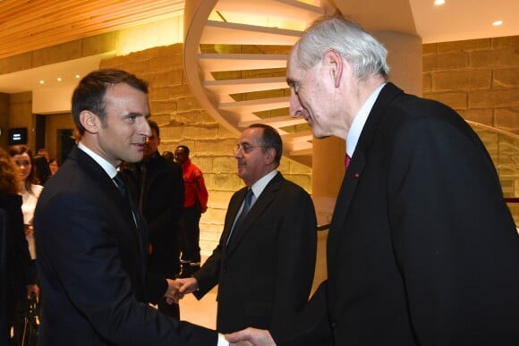 Emmanuel Macron et le préfet Michel Cadot - 33ème dîner du Crif (Conseil Representatif des Institutions juives de France) au Carrousel du Louvre à Paris, France, le 7 mars 2018. © Erez Lichtfeld / Bestimage