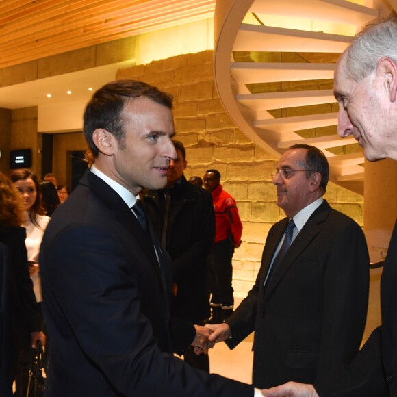 Emmanuel Macron et le préfet Michel Cadot - 33ème dîner du Crif (Conseil Representatif des Institutions juives de France) au Carrousel du Louvre à Paris, France, le 7 mars 2018. © Erez Lichtfeld / Bestimage