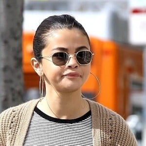 Exclusif - Selena Gomez est allée prendre le petit-déjeuner avec une amie à Hollywood, le 8 mars 2018