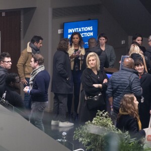 Exclusif - Karine Le Marchand arrive à L'AccorHotels Arena pour assister au concert de NTM à Paris le 9 mars 2018.