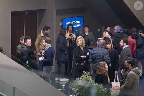 Exclusif - Karine Le Marchand arrive à L'AccorHotels Arena pour assister au concert de NTM à Paris le 9 mars 2018.