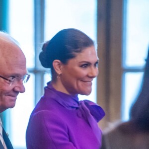 Le roi Carl XVI Gustaf de Suède a officiellement révélé le 12 mars 2018, lors d'un conseil des ministres exceptionnel au palais royal à Stockholm et en présence de sa fille la princesse héritière Victoria, les prénoms et le titre de la princesse Adrienne Josephine Alice de Suède, duchesse de Blekinge, troisième enfant de la princesse Madeleine et de Christopher O'Neill.