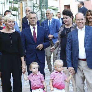 La princesse Charlene et le prince Albert II de Monaco avec leurs enfants la princesse Gabriella et le prince Jacques durant le traditionnel pique-nique des Monégasques au parc Princesse Antoinette à Monaco le 1er septembre 2017. © Claudia Albuquerque/Bestimage